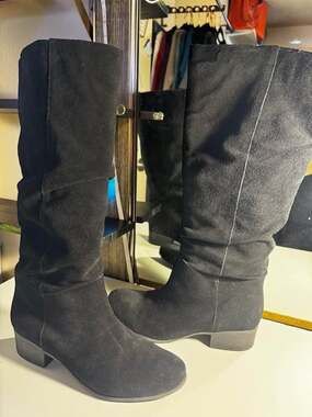 Steve Madden suede boots size 8